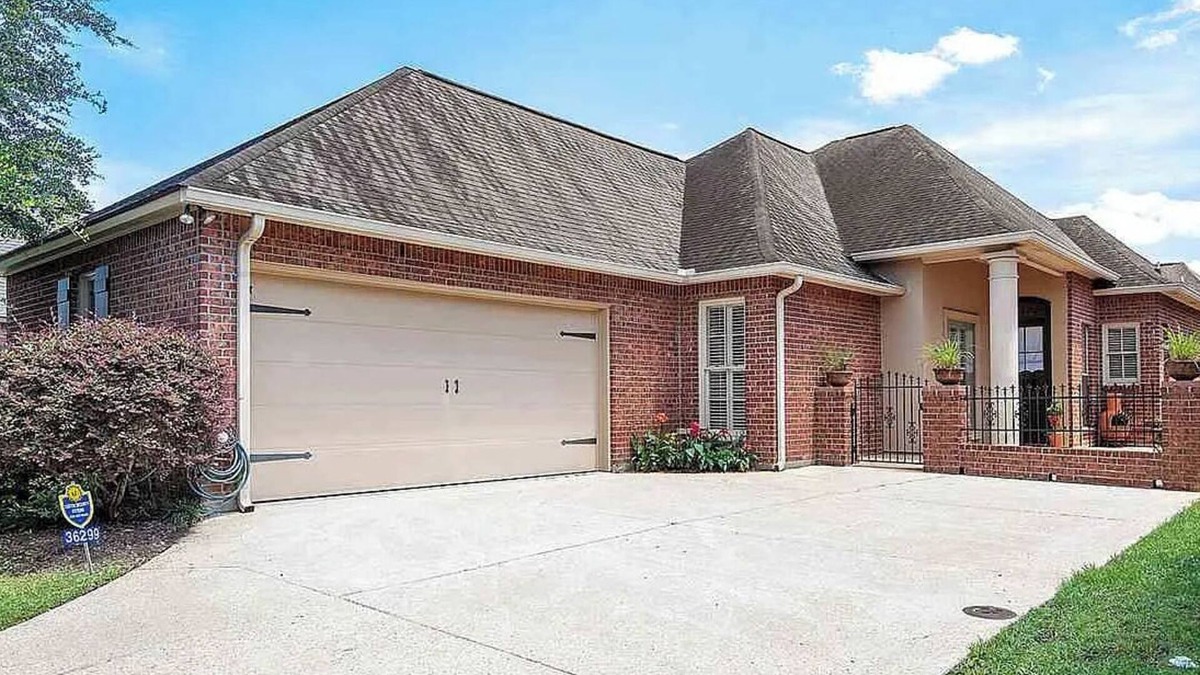 Prairieville House | Charming 3-bedroom house in Prairieville with AC