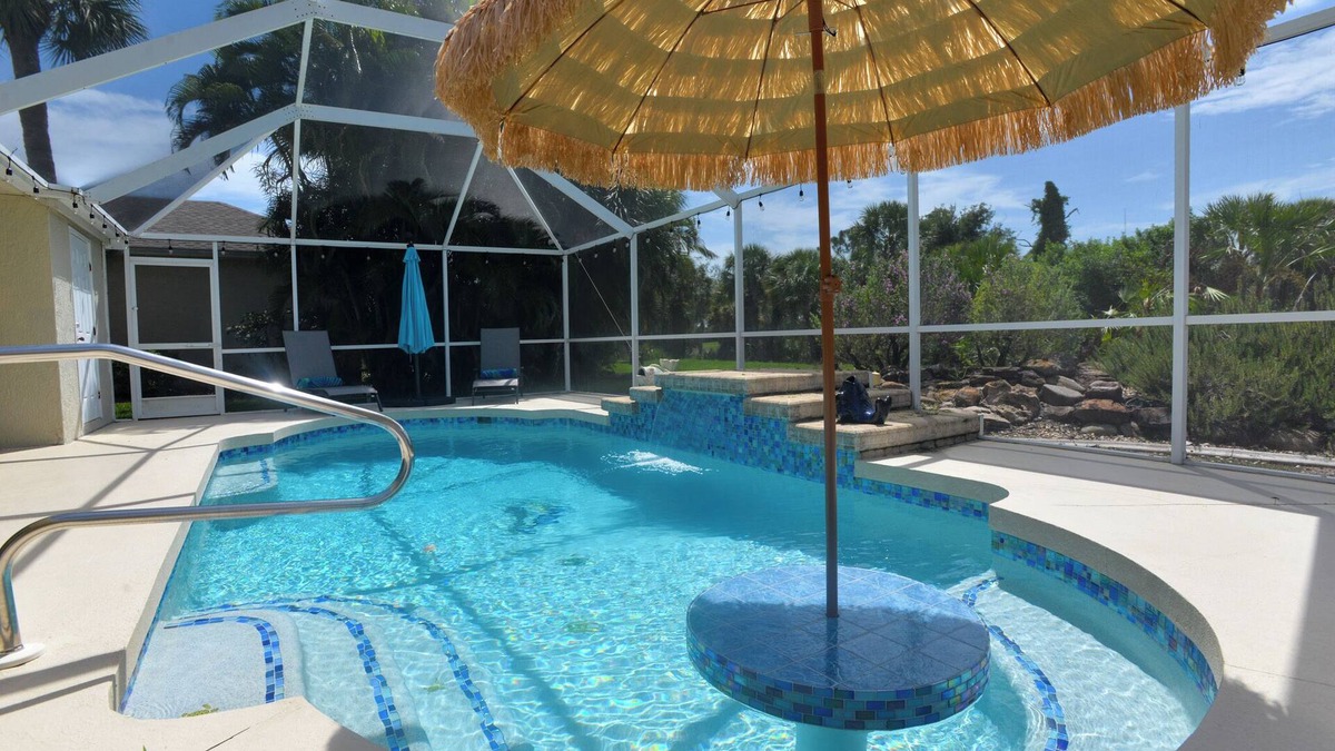 Long Meadow House | Charming 3-bedroom house with AC,WiFi and HEATED POOL in welcoming Rotonda West
