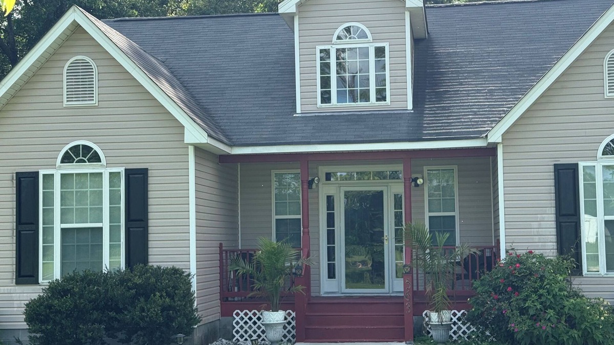 St. Pauls House | Charming 3-bedroom house in Saint Pauls with AC, WiFi