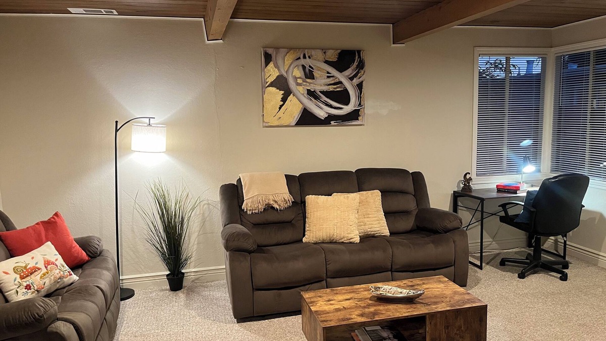 Ashland House | Charming 3-bedroom bungalow in terrific San Lorenzo with AC, WiFi. 3 bed2 bath