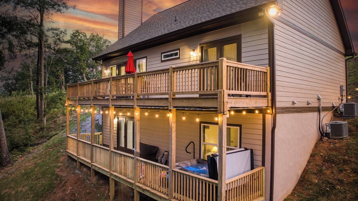 Talking Rock Cabin | Charming 3-bedroom cottage with mountain views located in beautiful Talking Rock