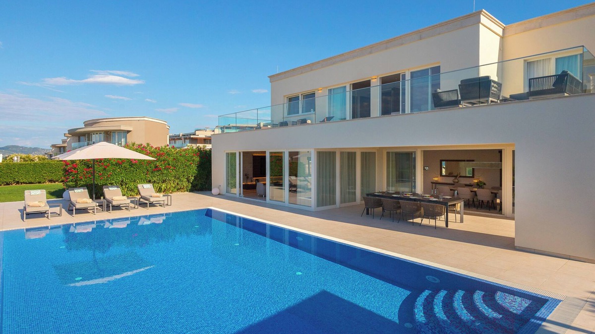 Crveni Vrh Villa | Charming 3-bedroom villa with WiFi, fitness room in Crveni Vrh