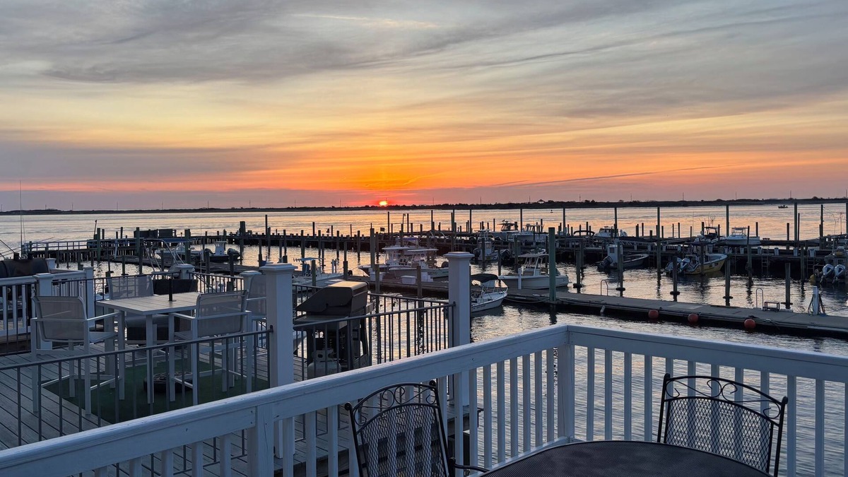 Highlands House | Charming 3-bedroom waterfront house with WiFi and AC in charming Highlands