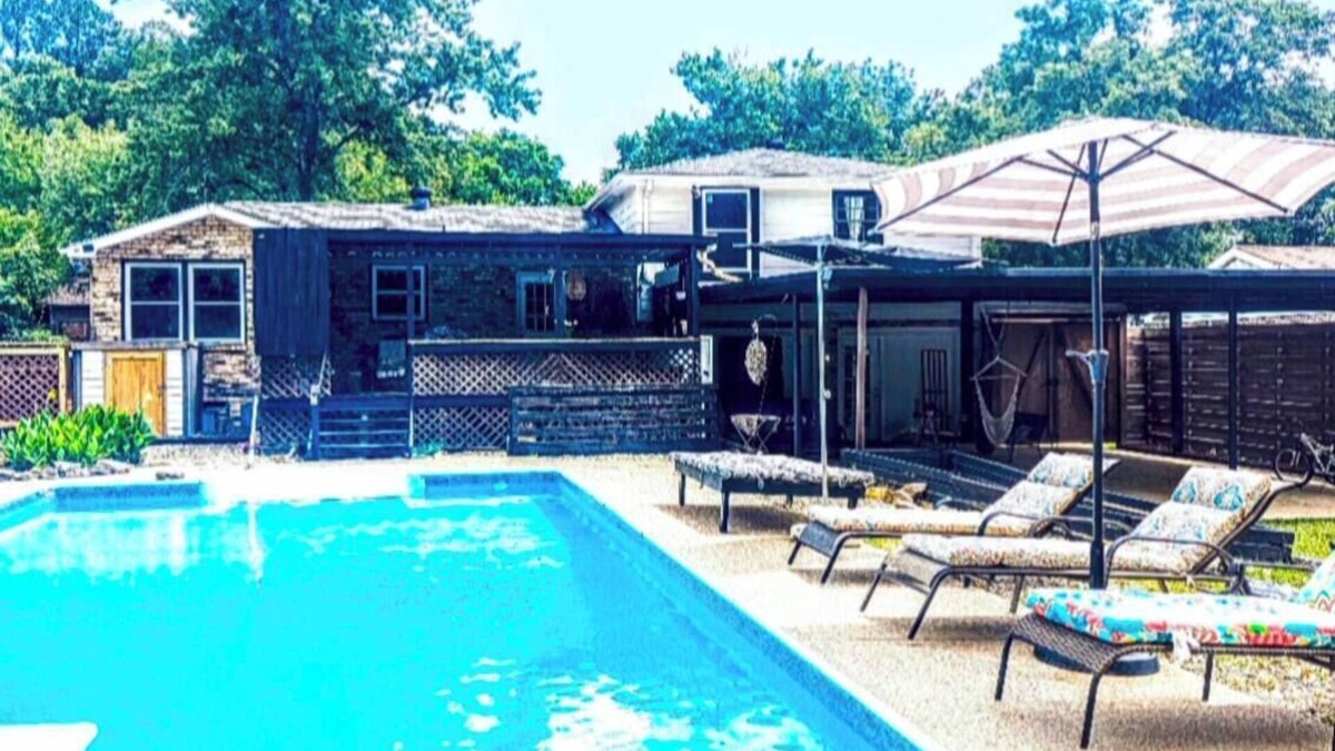 Antioch House | Charming 3-br House in Nashville. 15m downtown,10m Airport,5m zoo. HotTub n Pool