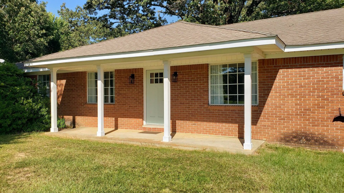 Pope House | Charming 3 BR house in Pope, 36 min to Ole Miss, 3 miles to Enid Lake boat ramps