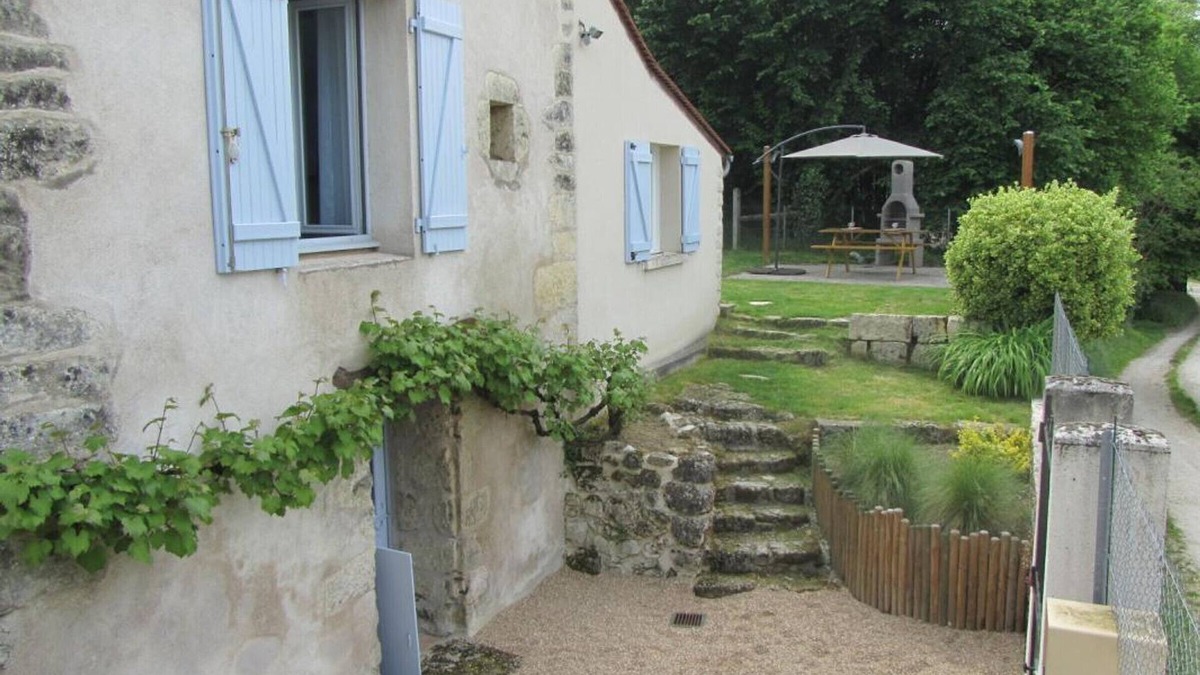 Montlouis-sur-Loire Cottage | Charming 3-bed Cottage in Loire Valley with Private Garden and Modern Amenities