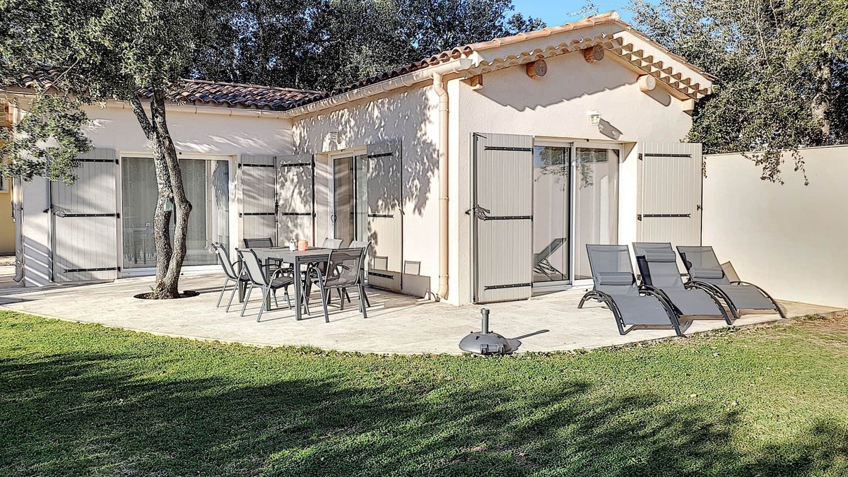 Mazan House | Charming 3* house with swimming pool and Mont Ventoux view