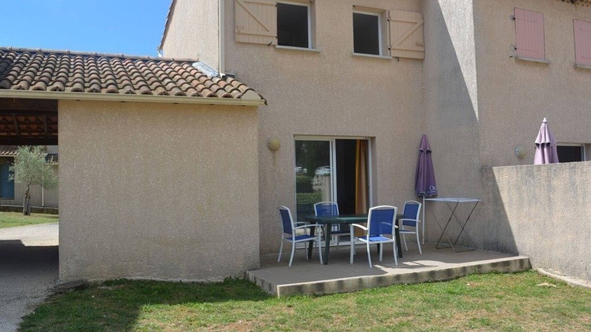 Salavas House | Charming 3-Room Duplex, Pool Access, Pet-Friendly, WiFi, Parking - Sleeps 6