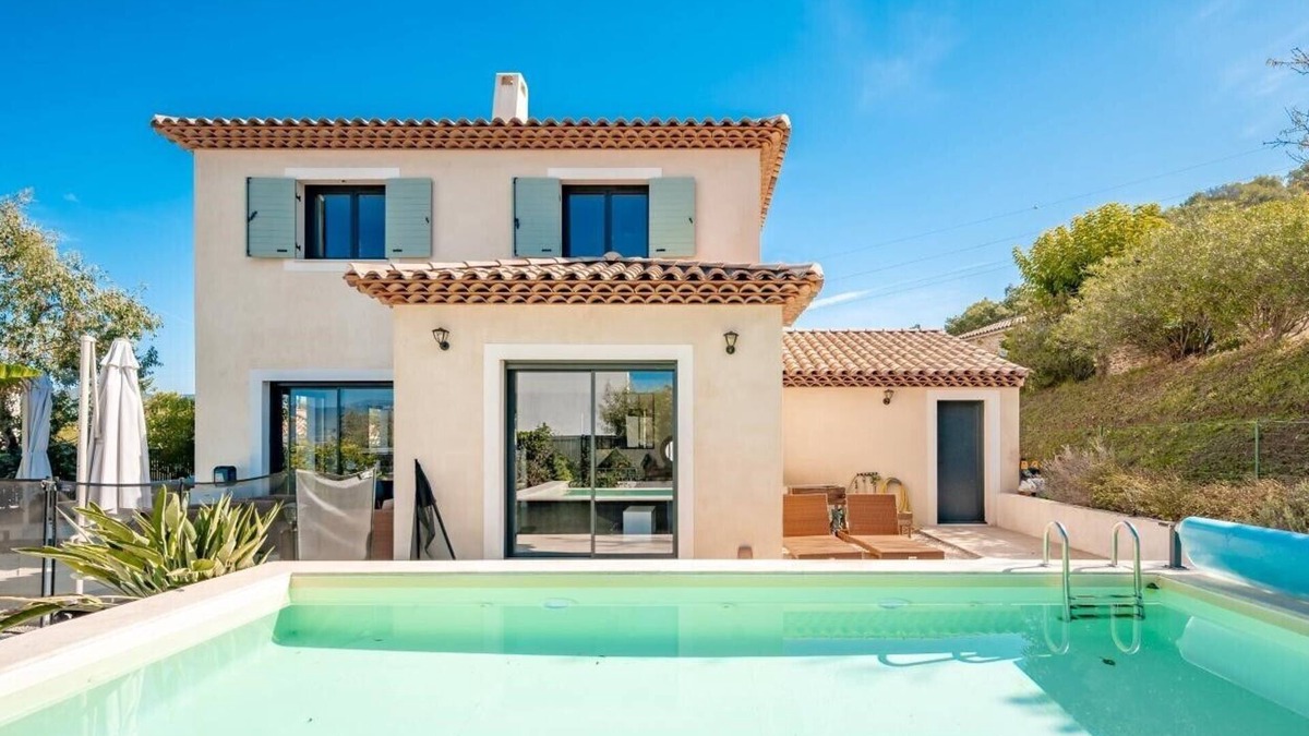 Pierrefeu-du-Var Villa | Charming 3-star villa of 110m2 with swimming pool 20' from the sea in a quiet location
