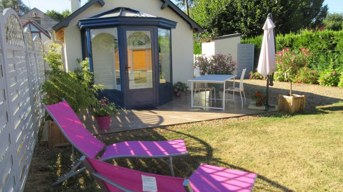 Limeray Cottage | Charming 33m² Cottage in Loire Valley with Private Garden, Near Castles & Vineyards