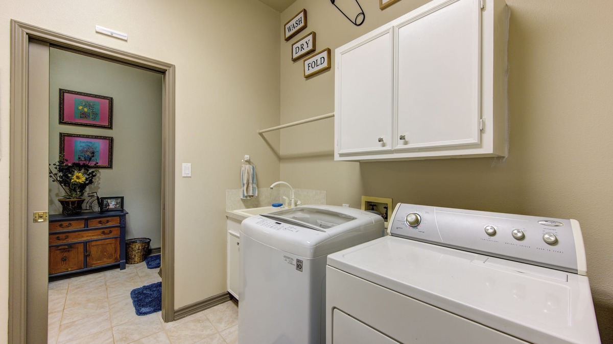 Fayetteville House | Charming 3Bed/3Bath House with WiFi, AC in lovely Fayetteville