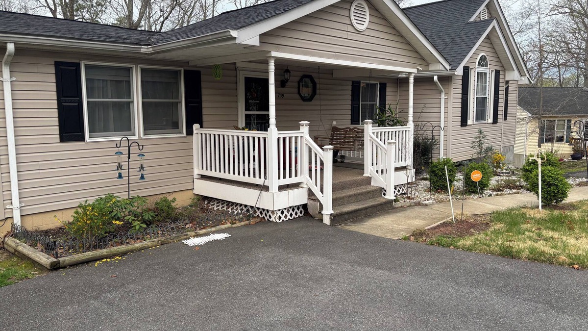 Chesapeake Ranch Estates-Drum Point House | Charming 3BR - 2BA Comfy Home Near Beach, fun & relaxation-Perfect Getaway Spot!