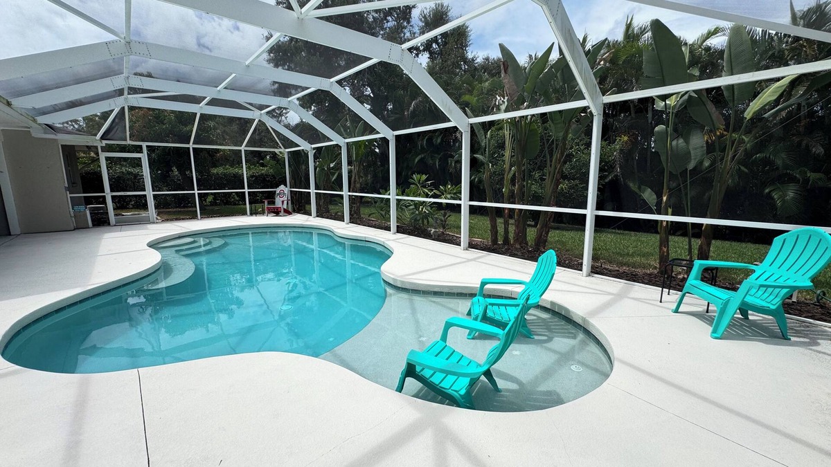 Venice House | Charming 3BR/2BA Venice center located, screened/heated pool