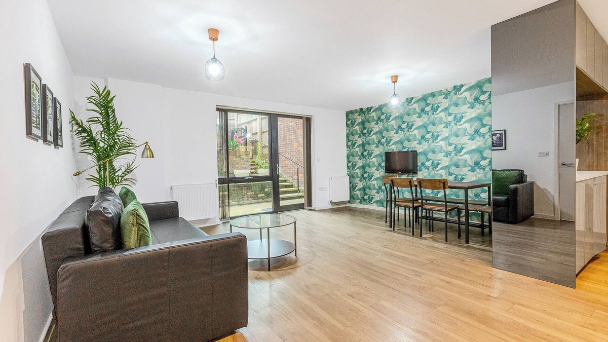 Sudbury Apartment | Charming 3BR Duplex in Wembley, 5 Minites to Tube
