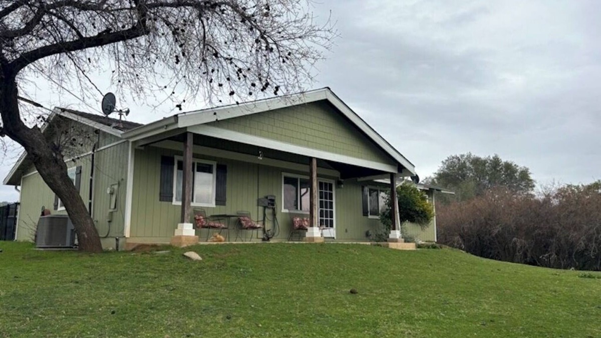 Newcastle Other | Charming 4 BD farmhouse with AC and WiFi in fabulous Newcastle on the Wine Trail