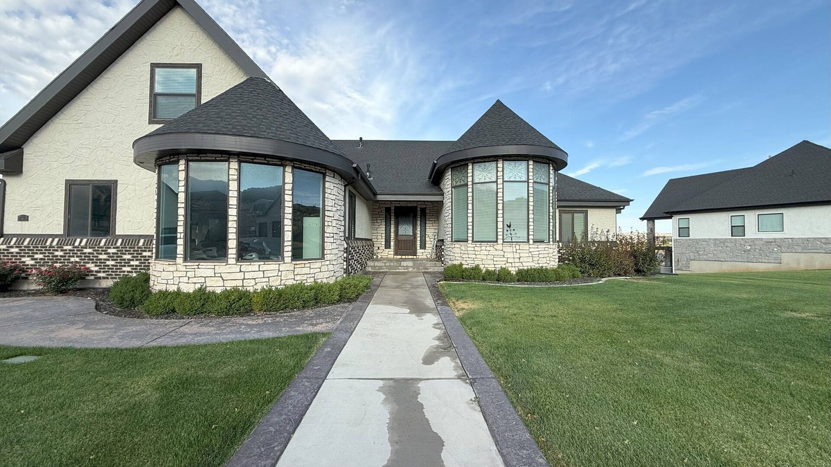 Nephi House | Charming 4-bed 3.5 bath house w/mountain views in Nephi - sleeps up to 10 guests