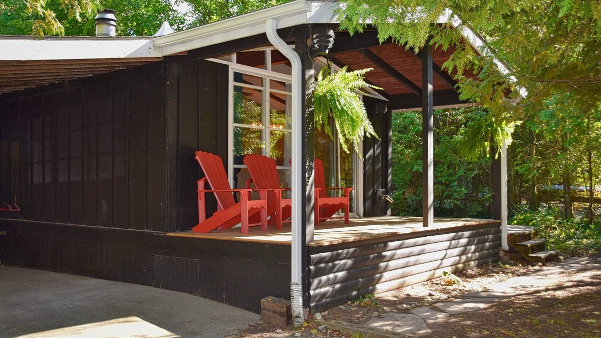 Huron-Kinloss Cottage | Charming 4-bed cottage by Lake Huron's sunsets.