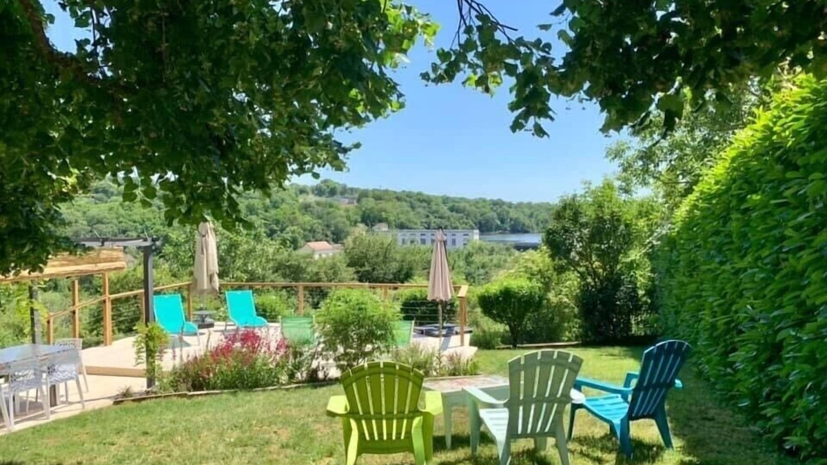 Le Vigeant House | Charming 4 Bedroom 4 Bathroom Gite - 2 Adjoining Cottages - Heated Plunge Pool