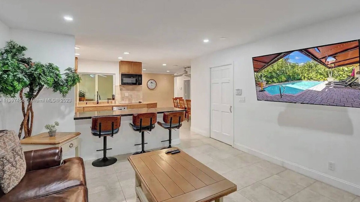 Imperial Point House | Charming 4-bedroom with Pool WiFi AC in delightful Fort Lauderdale 5min Beach
