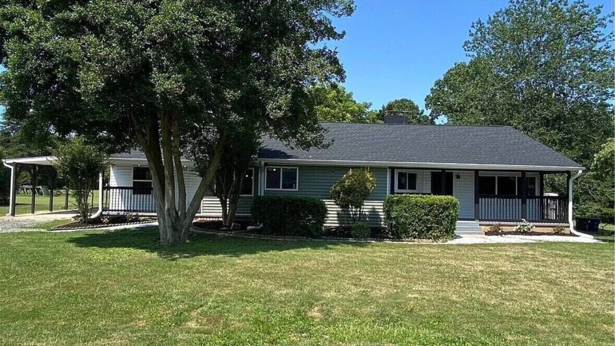 Winston - Salem House | Charming 4-bedroom house with AC and WiFi in wonderful Winston-Salem