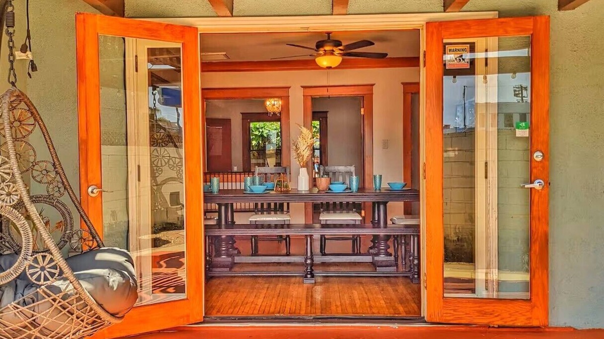 Eastside House | Charming 4-bedroom bungalow with WiFi, AC in lovely Long Beach