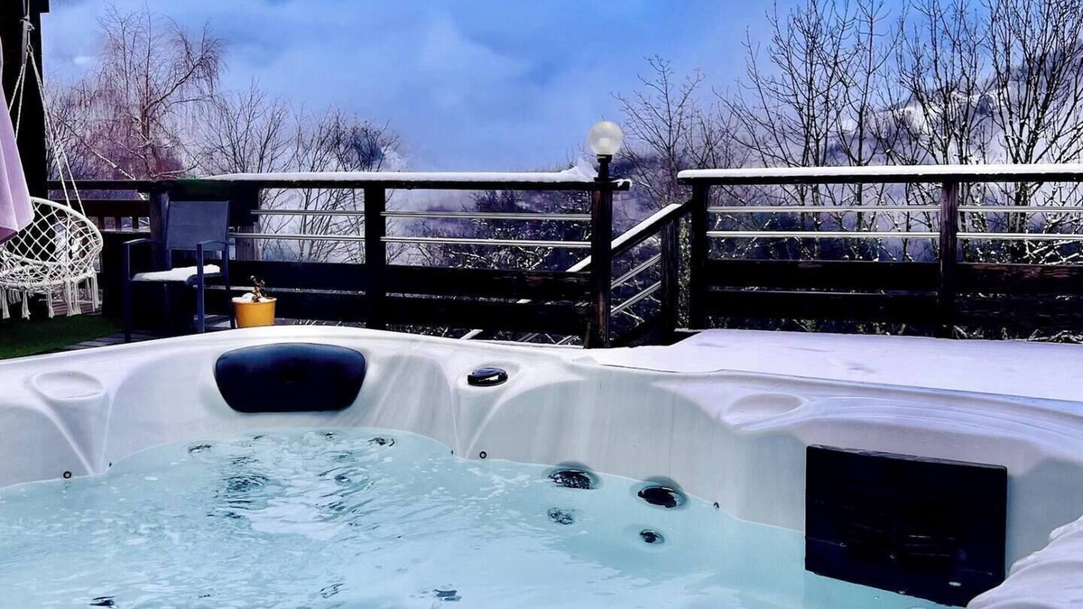 Les Clefs Ski Chalet | Charming 4-bedroom chalet in mountain vilage Les Clefs with private Hot Tub