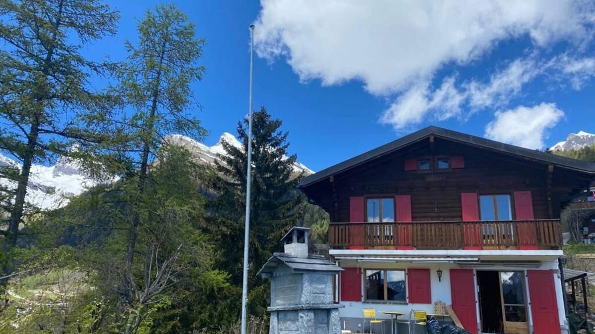 Ovronnaz Ski Chalet | Charming 4-bedroom Chalet in Ovronnaz – Panoramic Views & Luxury Comfort & WiFi