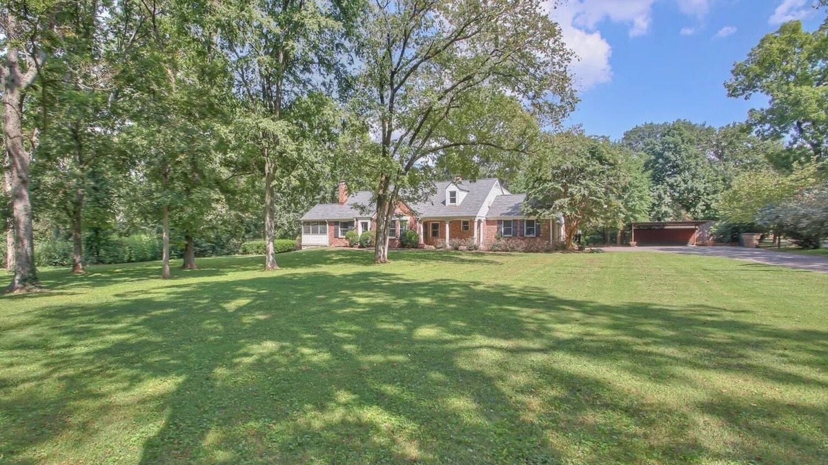 Green Hills House | Charming 4-bedroom estate with AC and high-speed Wi-Fi in Nashville!