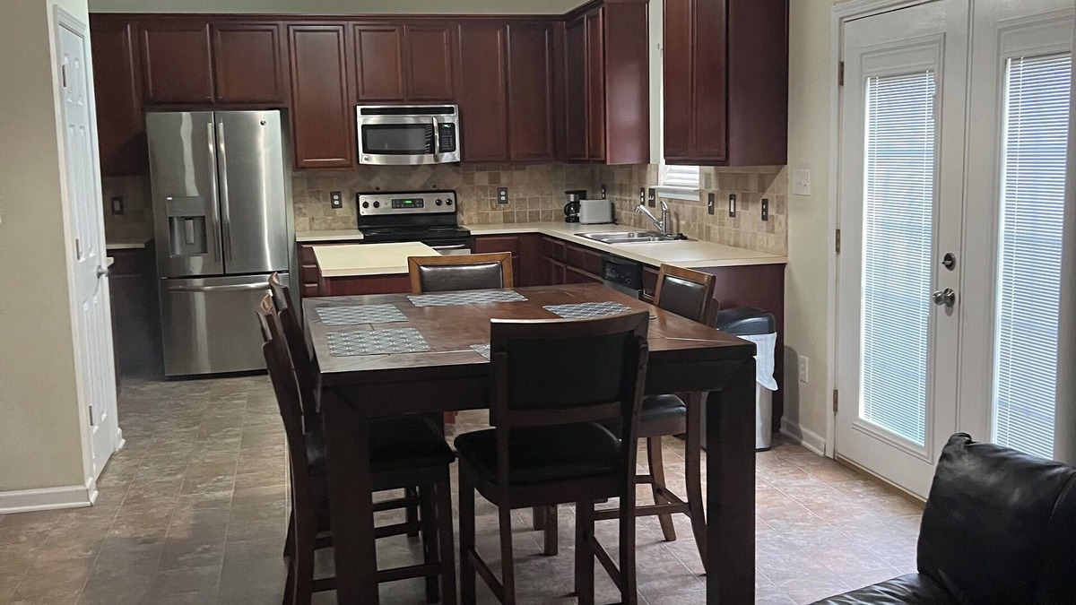 Sunset Road House | Charming 4-bedroom family home with WiFi, AC in fabulous Charlotte
