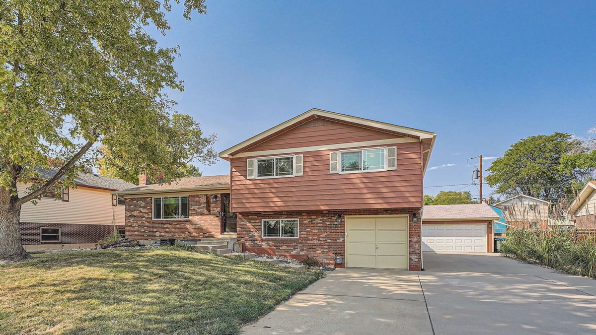 Thornton House | Charming 4-bedroom house in Northglenn with AC, WiFi. Enjoy your stay!