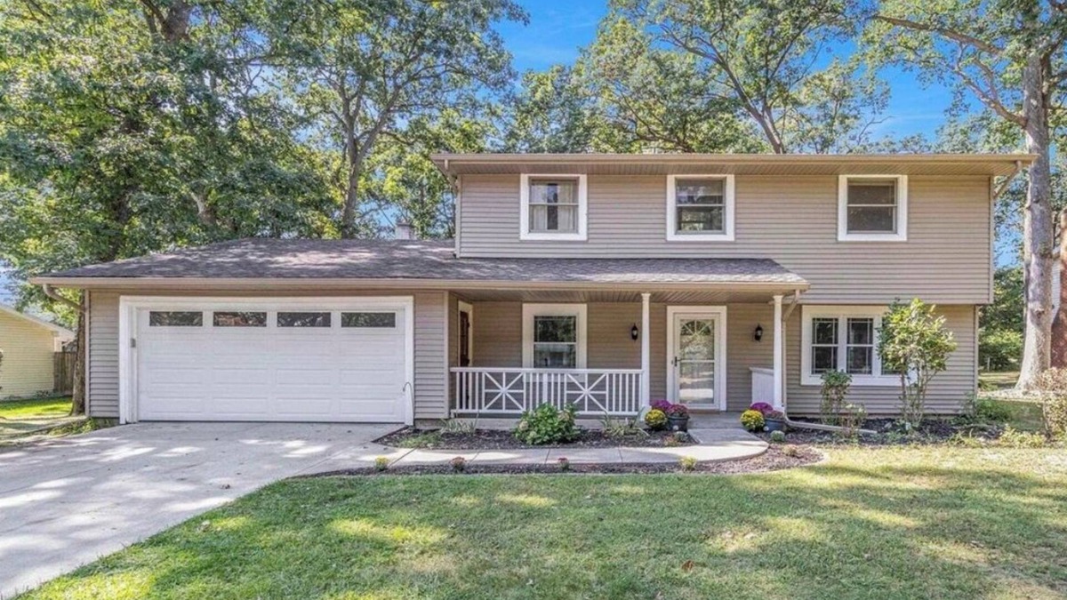 South Bend House | Charming 4-bedroom house in delightful South Bend, 2.5 miles from Notre Dame!