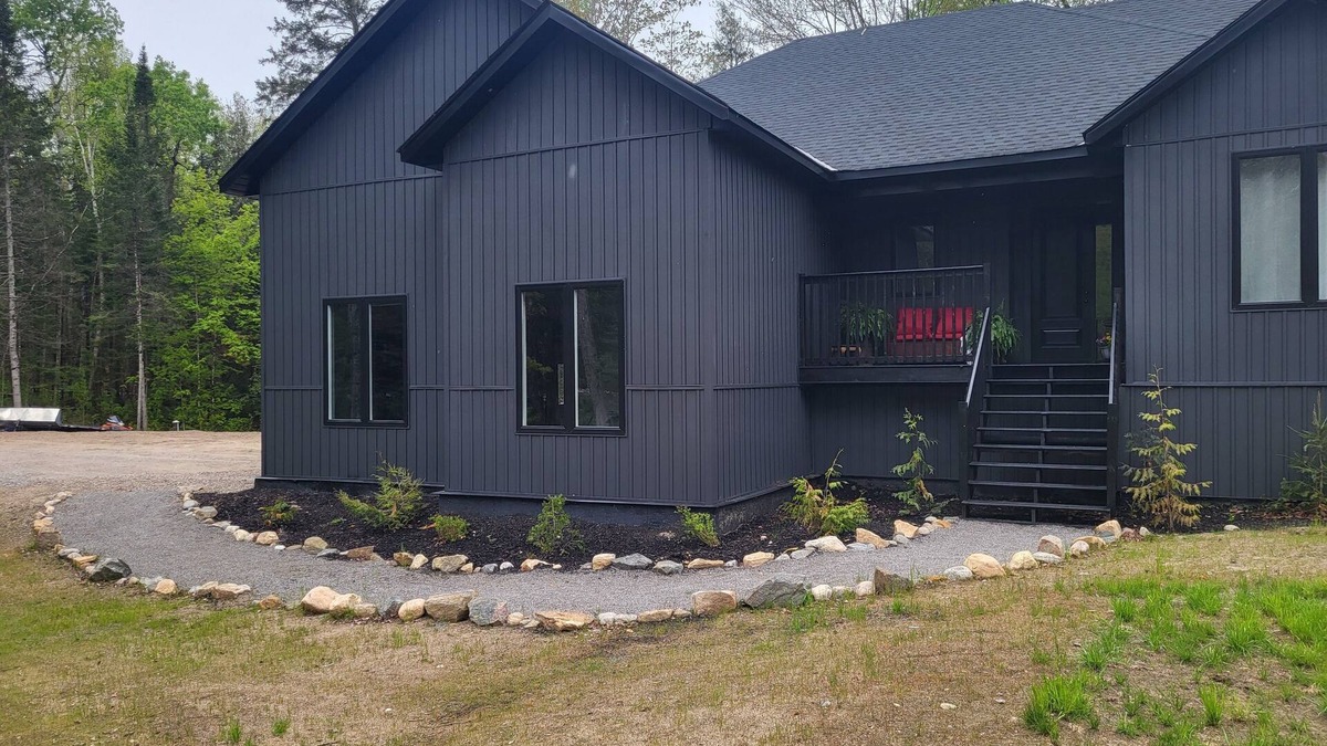 Highlands East House | Charming 4-bedroom house with WiFi, fitness room in welcoming Tory Hill