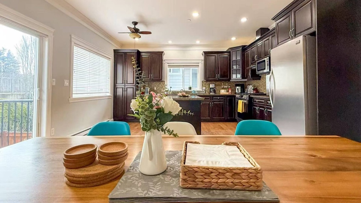 Langford House | Charming 4-bedroom house in Langford next to Thetis lake
