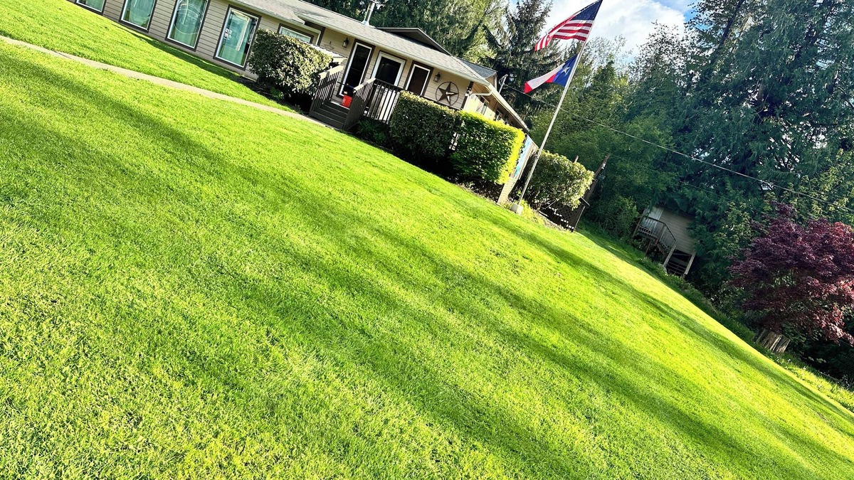 Enumclaw House | Charming 4-bedroom house in Enumclaw - Family and Pet friendly!