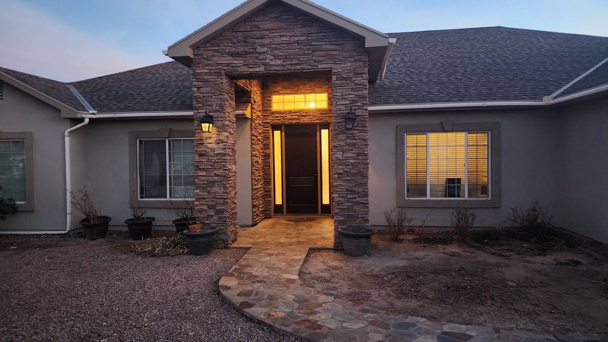 Thatcher House | Charming 4-bedroom house with WiFi and AC in wonderful Thatcher
