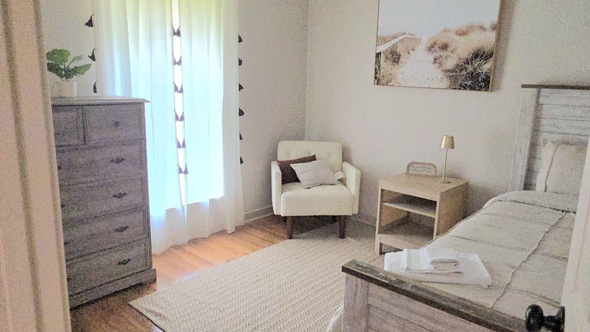 Crown Point House | Charming 4-bedroom house with AC and private fenced backyard in Marrero