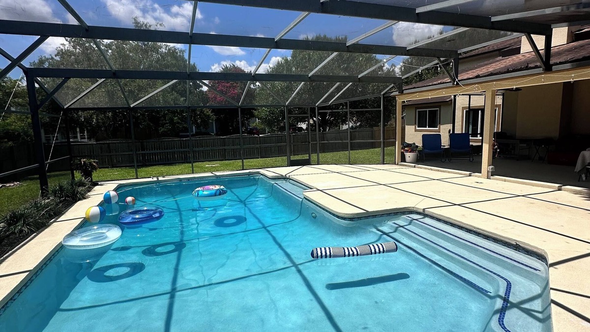 Orlando House | Charming 4-bedroom house with Pool and Fireplace in Orlando