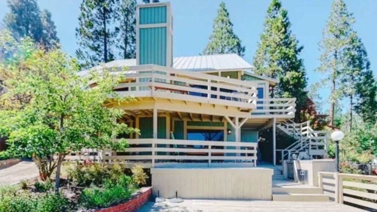 Bass Lake House | Charming 4-bedroom Lakefront house in delightful Bass Lake, Private Cove!
