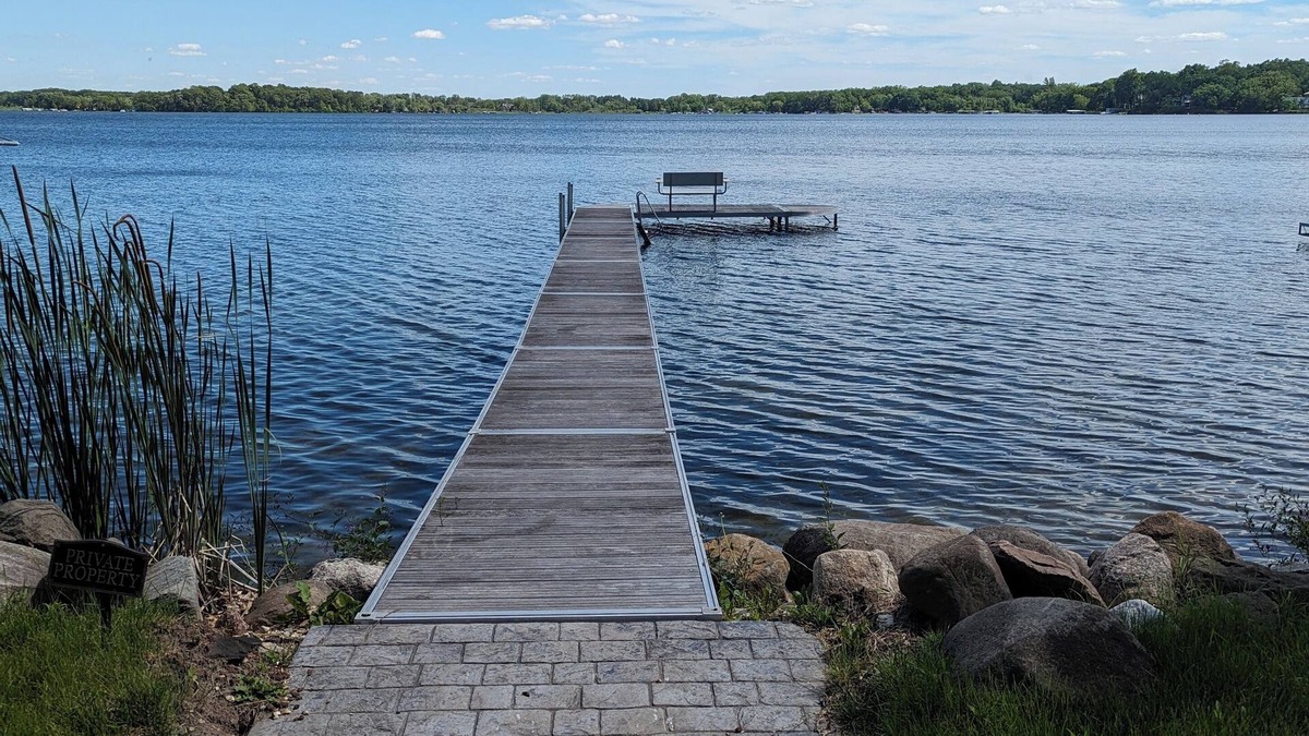 Lake Ripley House | Charming 4-bedroom Lake house on Lake Ripley in Cambridge