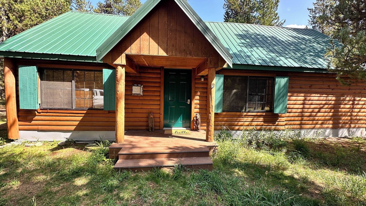 Island Park Cabin | Charming 4-bedroom cabin with AC and WiFi, and hot tub in Island Park.