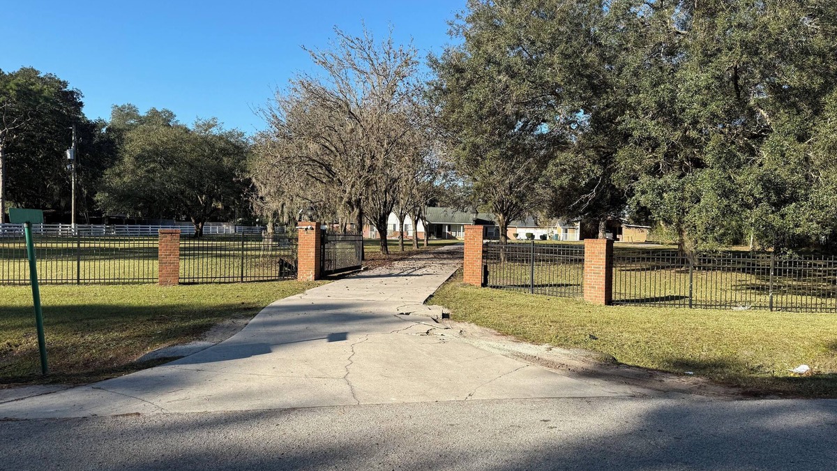 Del Rio Other | Charming 4-bedroom farmhouse in lovely Jacksonville with fitness room, WiFi