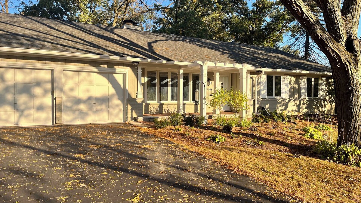 Lake Forest House | Charming 4-bedroom ranch house near downtown Lake Forest with AC, WiFi