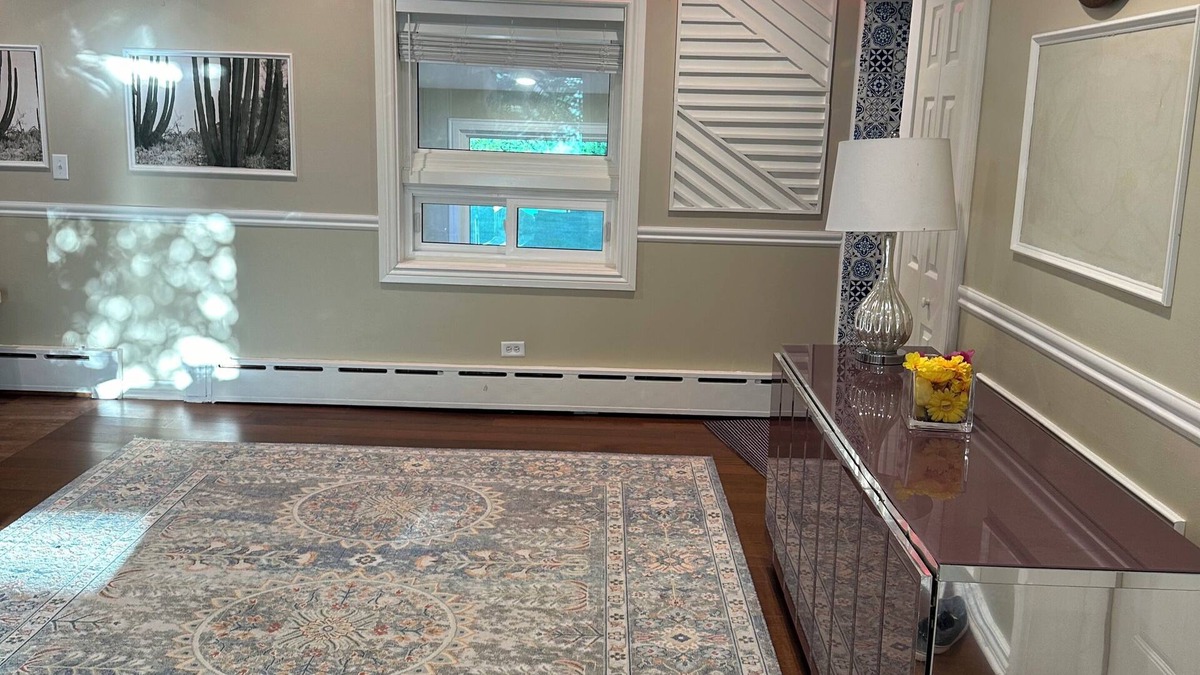Green Oaks House | Charming 4-bedroom house in Libertyville with WiFi and AC