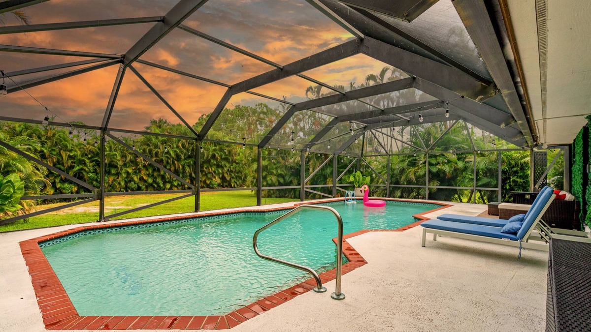 Hunt Club House | Charming 4-bedroom house with Heated Pool and stall in Loxahatchee