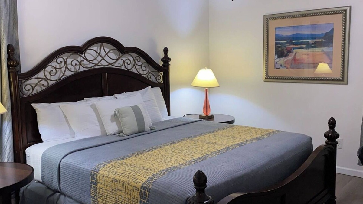 Olive Branch House | Charming 4-bedroom Home in Delightful Suburb of Olive Branch-Close Essentials.
