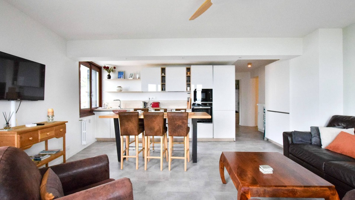 Neuvecelle Apartment | Charming 4-person apartment with balcony and lake view, near beach in Neuvecelle