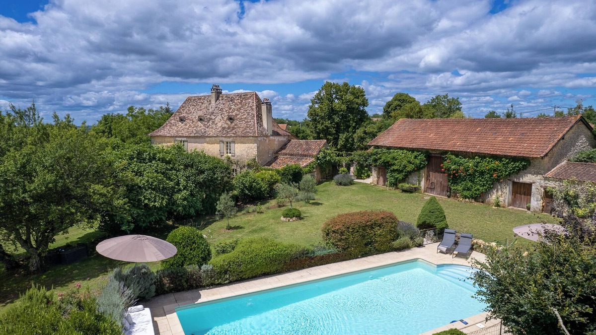 Pontours House | Charming 4-star Country Retreat with characterful Interior, Pool + Dog Friendly