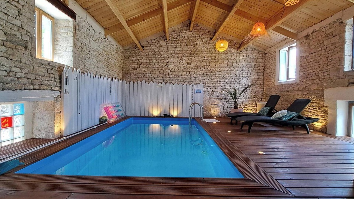 Angles House | Charming 4-star residence La KATORA with heated indoor pool