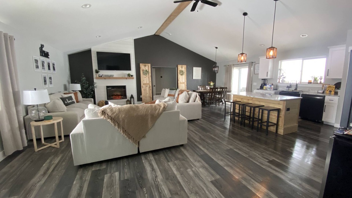 East Helena House | Charming 4bd/2.5 bath home with indoor fireplace!