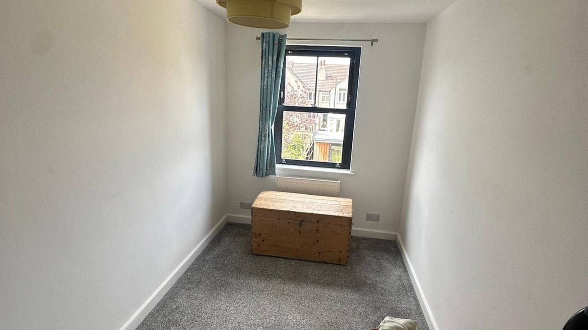 Little Holland House | Charming 4BR with Street Parking and a Garden in Dartford